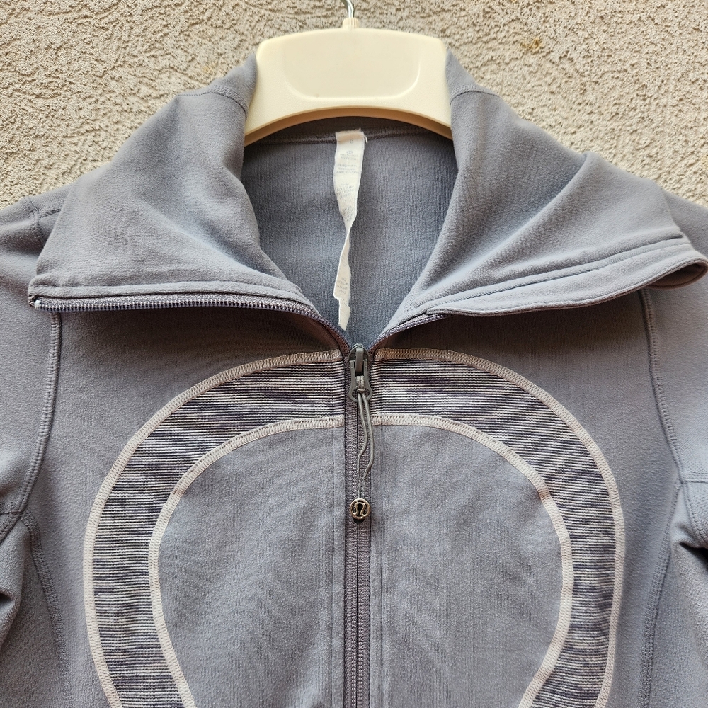 LULULEMON Women's In Stride Jacket Size 6 Gray Wee Stripe Activewear Workout - Picture 2 of 12